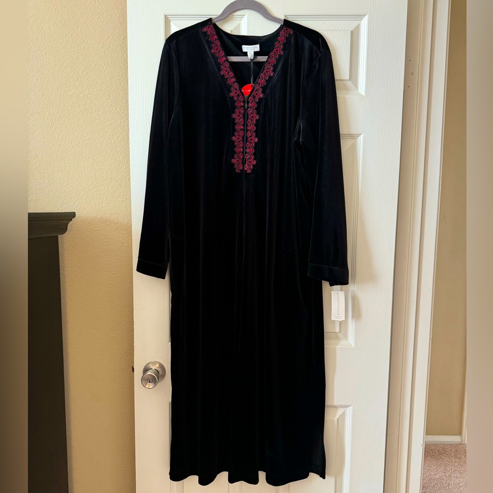 Black Velveteen Robe/Lounger with Red Embroidery - Charter Club Intimates - XXL